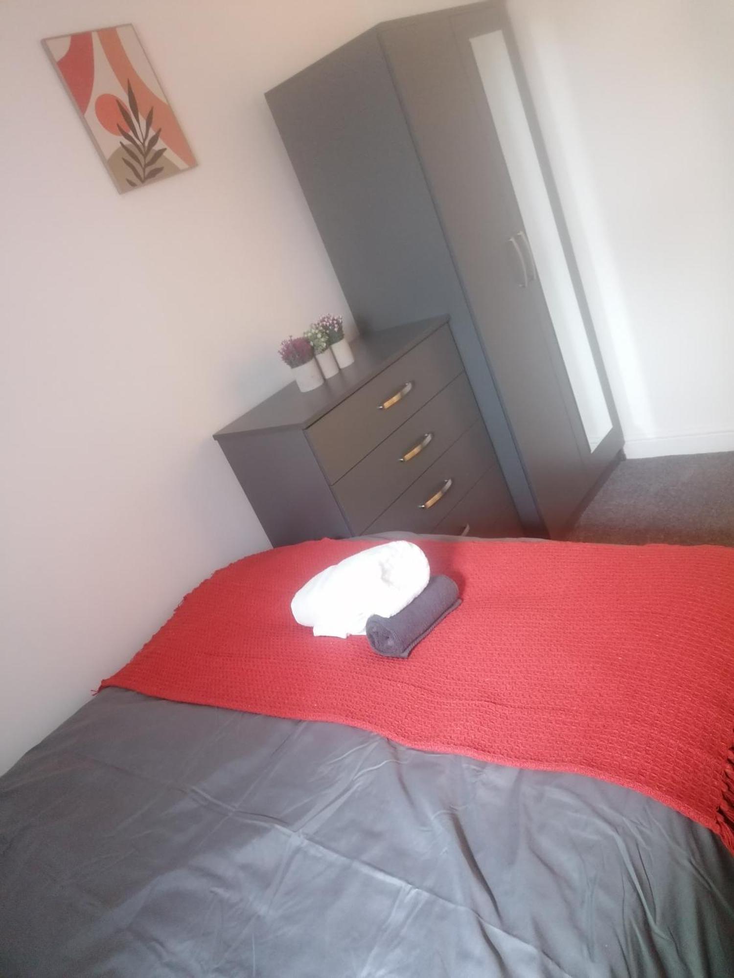 Rossy Home Of Relaxations Stoke-on-Trent Экстерьер фото