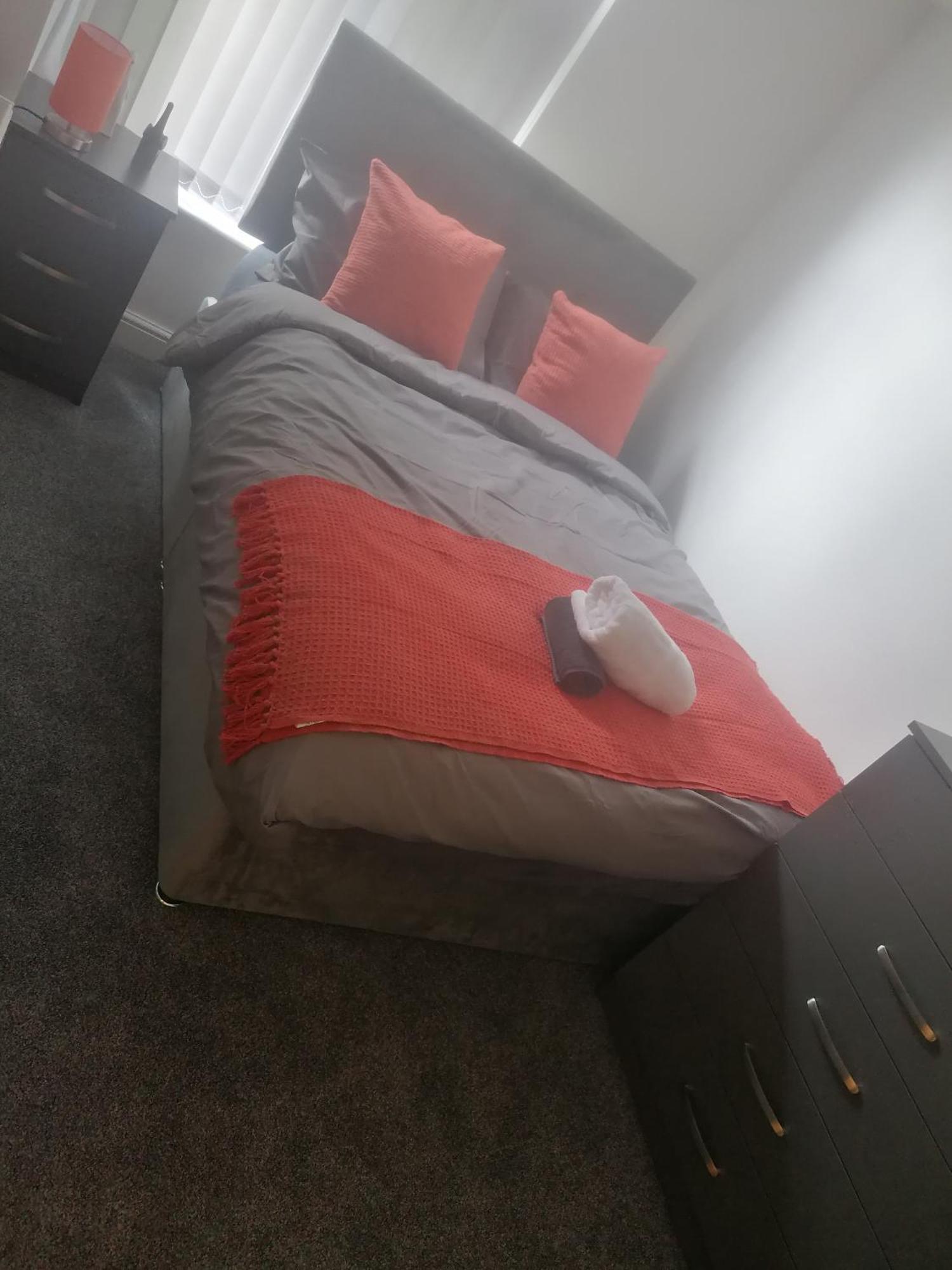 Rossy Home Of Relaxations Stoke-on-Trent Экстерьер фото