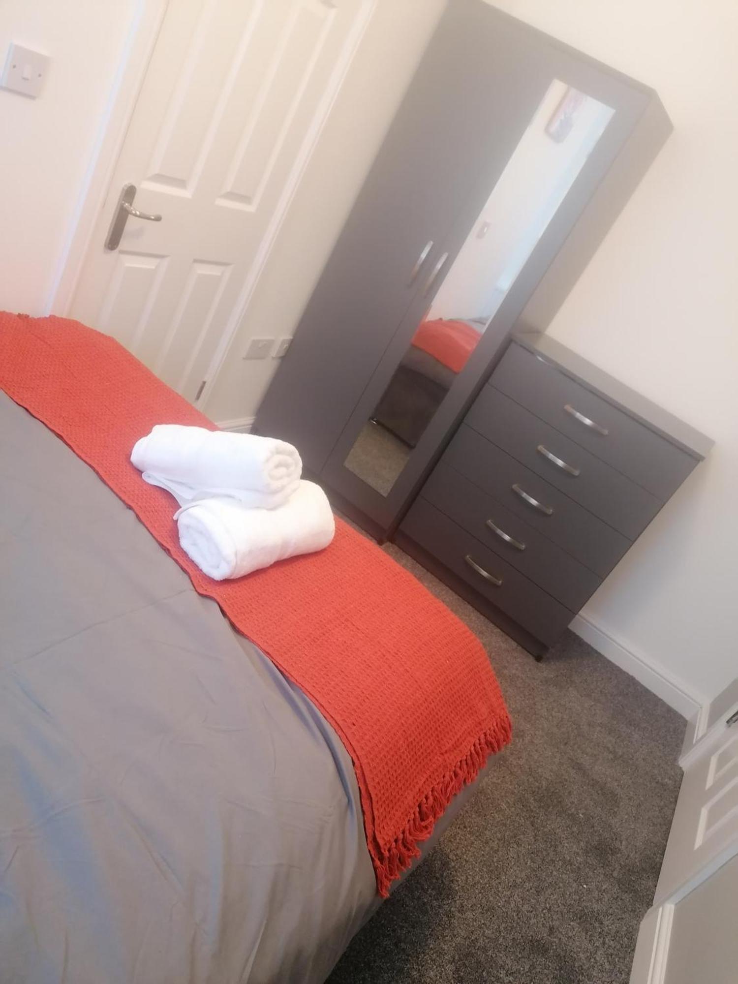 Rossy Home Of Relaxations Stoke-on-Trent Экстерьер фото