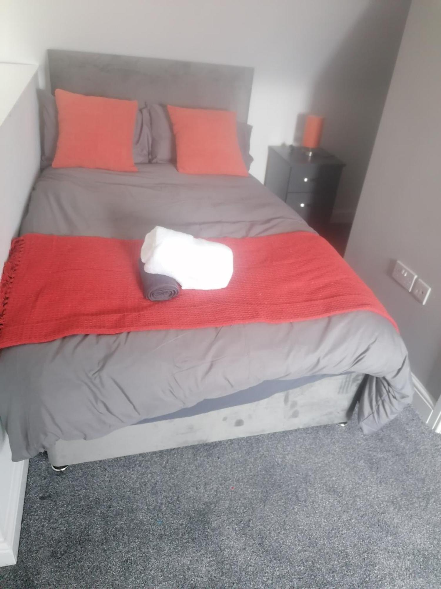 Rossy Home Of Relaxations Stoke-on-Trent Экстерьер фото